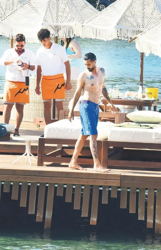 pazartesi-aksami-ekranlara-giris-yapan-sevmek-zamani-izleyiciyi-mest-etti-1655840401974.jpeg Pazartesi akşamı ekranlara giriş yapan 'Sevmek Zamanı' izleyiciyi mest etti!-6