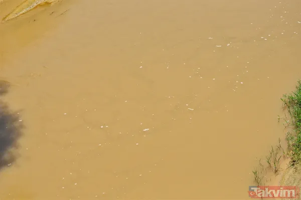 Manisa'da Nif Çayı'nın rengi kırmızıya döndü! İşte nedeni: iki noktadan kamyonla atık döküldü - 3