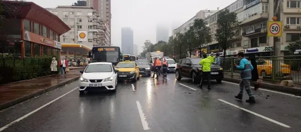 besiktasta-milyonluk-kaza-4-arac-birbirine-girdi-1634471180857.jpg Beşiktaş'ta milyonluk kaza! 4 araç birbirine girdi-4