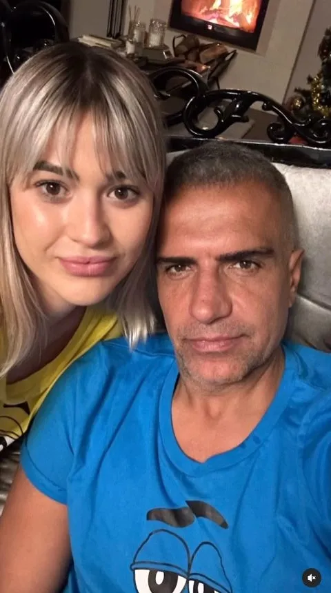 15-yas-kucuk-sevgilisiyle-aska-geldi-berdan-mardini-dilara-talayla-pozlarini-paylasmaya-doyamadi-ilk-yorum-cey-1724927108236.jpg 15 yaş küçük sevgilisiyle aşka geldi! Berdan Mardini, Dilara Talay’la pozlarını paylaşmaya doyamadı! İlk yorum Ceylan’dan...-3