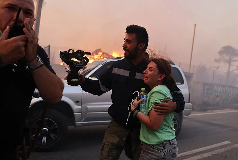 Yunanistan alevlere teslim oldu!