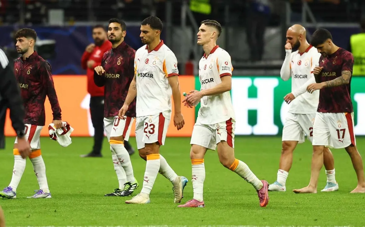 galatasarayda-3-ayrilik-birden-aldiklari-sure-soke-etti-1789377844930.jpeg Galatasaray'da 3 ayrılık birden! Aldıkları süre şoke etti-7