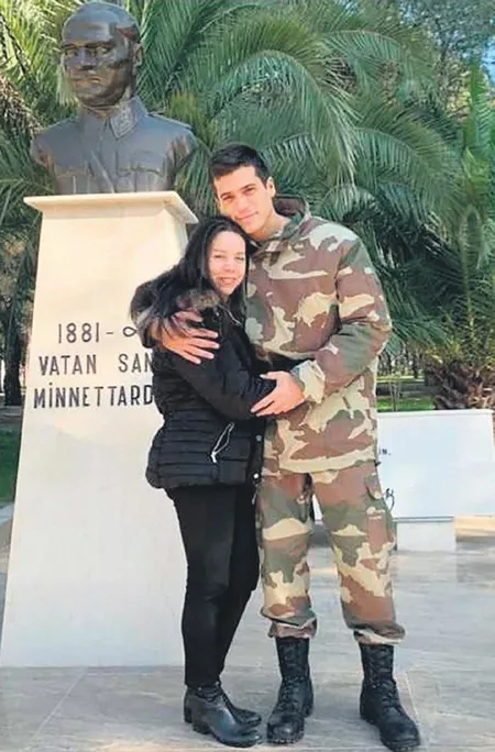 libido-aciklamasiyla-gundem-olan-can-yamanin-akli-basina-geldi-askerlik-cani-muma-cevirmis-1580420942130.jpeg