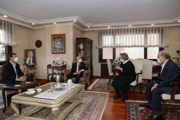 cumhuriyet-halk-partisi-genel-baskani-kemal-kilicdaroglu-alparslan-turkesin-esi-seval-turkesi-ziyaret-etti-1608376777608.jpg Cumhuriyet Halk Partisi Genel Başkanı Kemal Kılıçdaroğlu Alparslan Türkeş'in eşi Seval Türkeş'i ziyaret etti-2