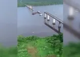 Brezilya'da feribot köprüye çarptı