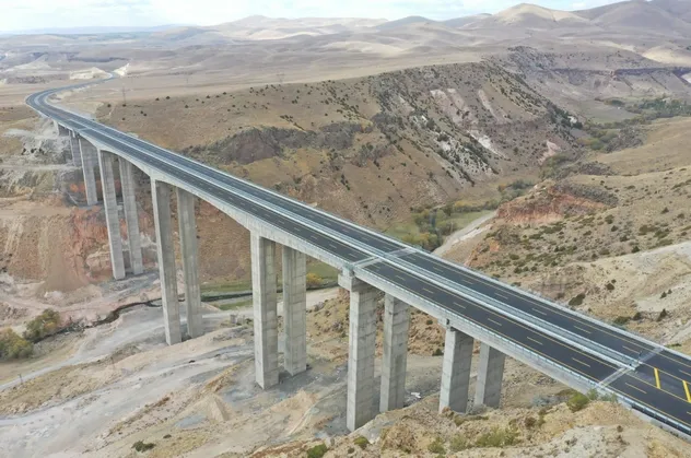 Kars-Erzurum arası ulaşım 25 dakikaya iniyor! Dev proje hizmete açıldı