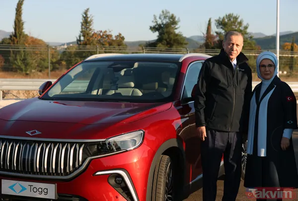 Başkan Erdoğan Togg'un direksiyonunda: Tekerine taş değmesin... Araç rengi için işaret ettiği Emine Erdoğan kararını verdi - 17