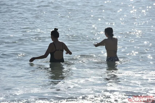 Antalya'da yılın ilk gününde deniz keyfi! 'Deniz suyu sıcak' - 7