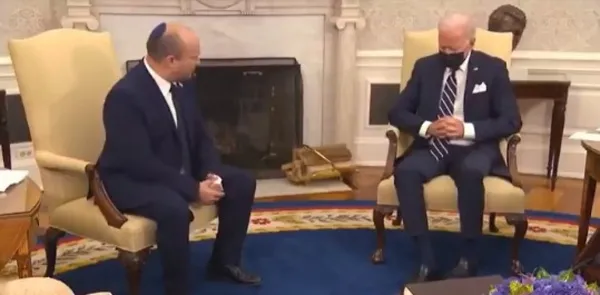 joe-biden-israil-basbakani-naftali-bennett-ile-gorusurken-canli-yayinda-uyudu-1630213818942.jpg Joe Biden İsrail Başbakanı Naftali Bennett ile görüşürken canlı yayında uyudu-3