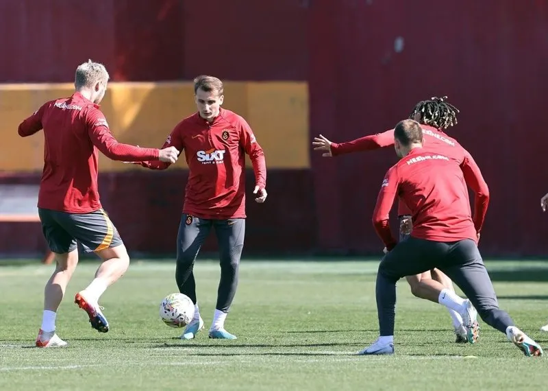 Galatasaray'da transfer bitmiyor! Barcelona'dan gelecek - 2