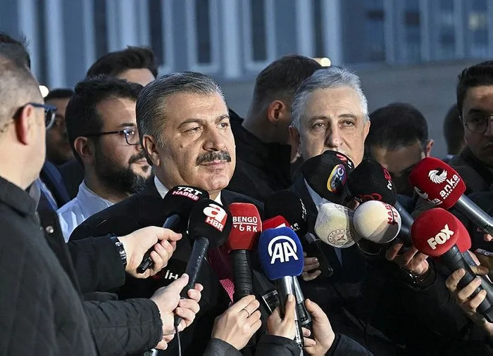 1702402394540.jpeg Sağlık Bakanı Fahrettin Koca, Gazze'den Türkiye'ye nakledilen 68 hastayı Etimesgut Havalimanı'nda karşıladı-4