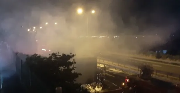 Kocaeli'de tır alev alev yandı! Yol trafiğe kapatıldı