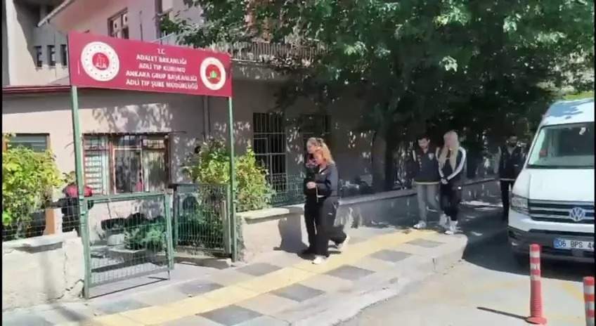 sosyal-medyada-mustehcenlik-operasyonu-sarkici-tugba-ekinci-dahil-5-kisi-gozaltina-alindi-1788621219285.jpeg Sosyal medyada müstehcenlik operasyonu! Şarkıcı Tuğba Ekinci dahil 5 kişi gözaltına alındı-3