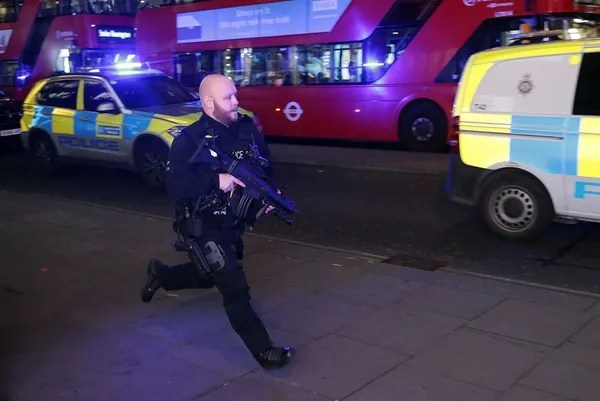 Londra'da kırmızı alarm! Metro istasyonu tahliye edildi-7