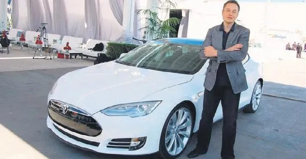 Tesla otonom sürüş özelliği, dolunayı trafik ışığı zannediyor