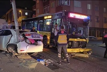 İETT otobüsü ile otomobil çarpıştı