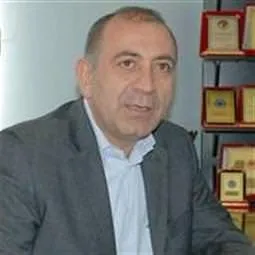 Kılıç’a: Cübbeni çıkar gel