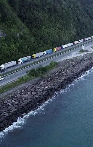 Sarp Sınır Kapısı'nda 15 kilometrelik TIR kuyruğu