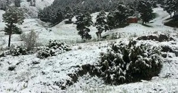 Erzurum Oltu’da Mayıs ayından kar sürprizi