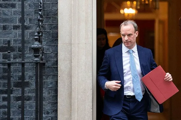 Boris Johnson'a vekalet edecek Dominic Raab kimdir? İngiltere'nin yeni Başbakanı Dominic Raab mı olacak?