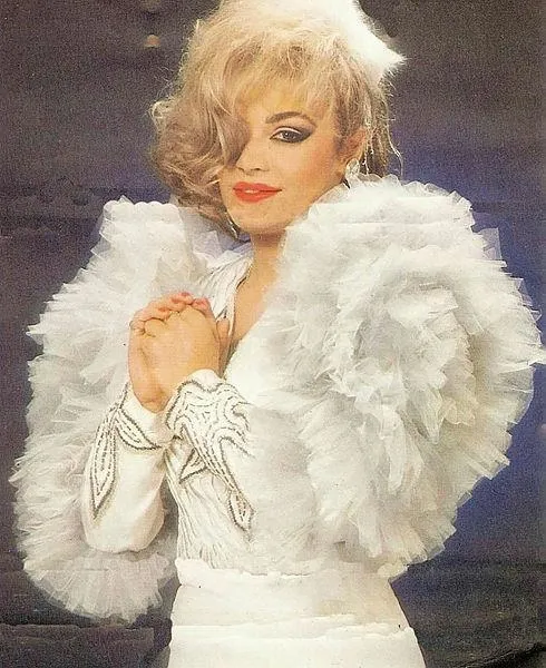 aleyna-tilkiyi-golgede-birakan-annesi-havva-oztele-tepkiler-dinmiyor-bergenin-anisina-1647716110001.jpeg Aleyna Tilki'yi gölgede bırakan annesi Havva Öztel'e tepkiler dinmiyor! Bergen'in anısına...-3