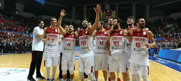 12 Dev Adam galibiyetle başladı