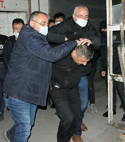 kayseride-eski-esi-nuran-koceri-olduren-kirmizi-ayakkabili-katil-sukru-efe-yakalandi-1614979198653.jpeg Kayseri'de eski eşi Nuran Koçer'i öldüren 'kırmızı ayakkabılı katil' Şükrü Efe yakalandı!-4