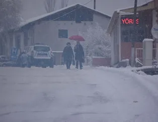 Kar ve fırtına hayatı felç etti! İlçede ulaşım güçlükle sağlanıyor