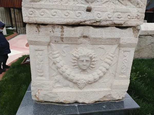 tam-tamina-1700-yillik-beddua-bile-hirsizligi-engelleyemedi-1617002456203.jpg Tam tamına 1700 yıllık beddua bile hırsızlığı engelleyemedi-2