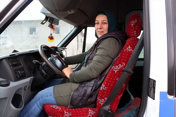 Dolmuş şoförü "Nefise abla" Ercişlilerin gururu oldu-3