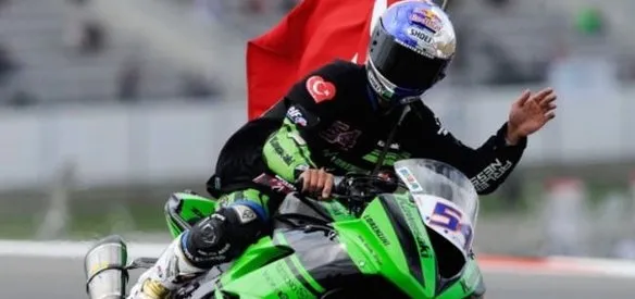 MİLLİ MOTOSİKLETÇİ KENAN SOFUOĞLU DÜNYA SUPERSPORT ŞAMPİYONASI'NIN 12. AYAK YARIŞI PORTEKİZ KOŞUSUNU İKİNCİ SIRADA TAMAMLADI