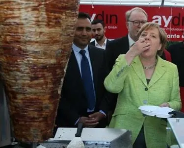 ’Türk oyu’ korkusu Merkel’e Türkçe konuşturdu