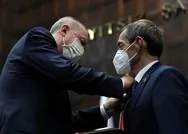 Başkan Erdoğan CHPden ayrılıp AK Partiye katılan Nejat Öndere rozet taktı