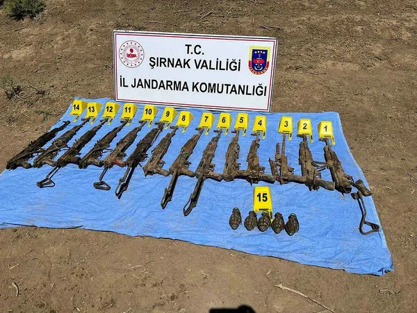 universite-burs-basvurulari-yaparken-dikkat-edin-dolandirilmayin-iste-dolandiricilarin-yeni-yontemi-1662705687303.jpg Şırnak Silopi'de toprağa gömülü 14 tüfek ve 5 el bombası ele geçirildi-3