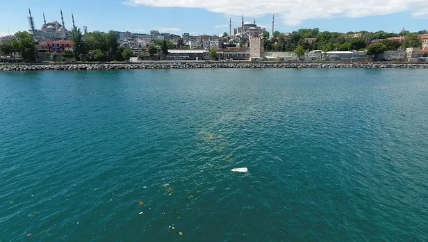 Kovid-19 günlerinde İstanbul Boğazı'nda yüzen çöp yığınları!-1