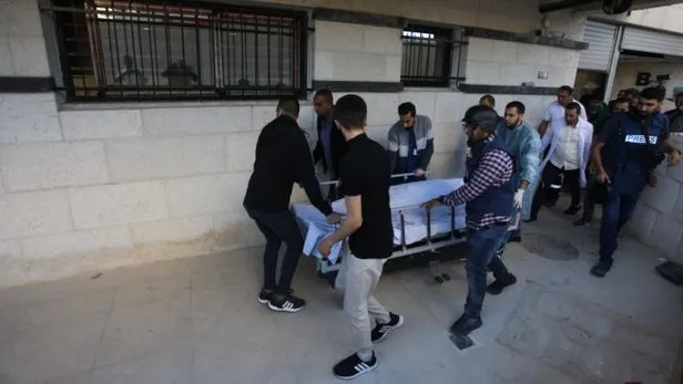 Son dakika: İsrail polisi, öldürülen Al Jazeera muhabiri Ebu Akile'nin cenazesine müdahale etti-3