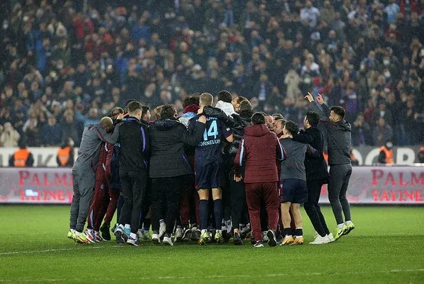 super-lige-ambargo-koyan-trabzonspor-ikinci-en-uzun-liderlik-ve-ic-saha-yenilmezlik-serisine-ulasti-1645908721467.jpeg Süper Lig'e ambargo koyan Trabzonspor ikinci en uzun liderlik ve iç saha yenilmezlik serisine ulaştı-2