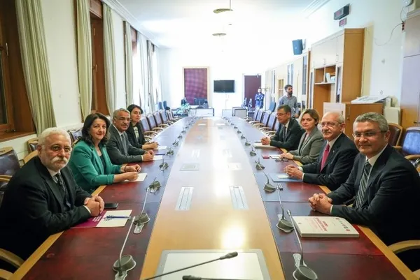 hdpyi-tutum-belgesi-kesmedi-kapali-kapilar-ardindan-bakanlik-ve-milletvekilligi-pazarligi-1679382137173.jpg HDP'yi 'Tutum Belgesi' kesmedi: Kapalı kapılar ardından bakanlık ve milletvekilliği pazarlığı-8