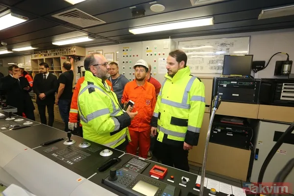 Bakan Berat Albayrak, Türkiye’nin ilk sondaj gemisini inceledi - 3