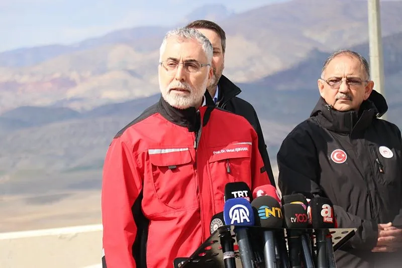 İliç'te son durum! Bakanlar bölgede... Aramalara ara verildi | "Tehlikeli atığa rastlanmadı"-6