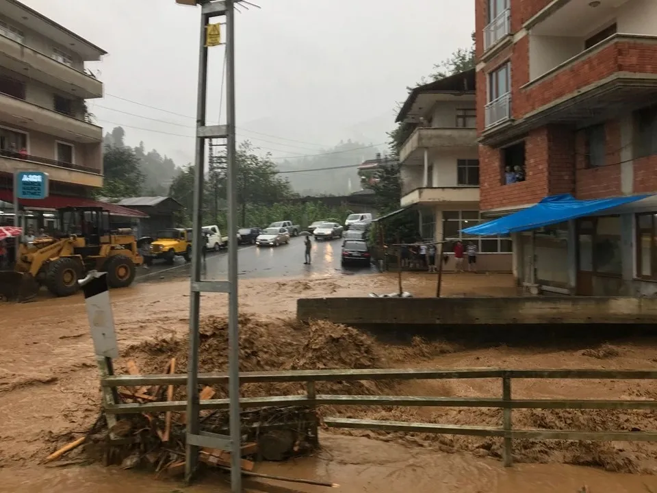 Rize’yi sel vurdu! Evleri su bastı  - 4