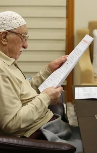 FETÖ elebaşı Fetullah Gülen Yunan basınına konuştu! Lağım ağzıyla Türkiye'ye nefret kusarken fenalaştı