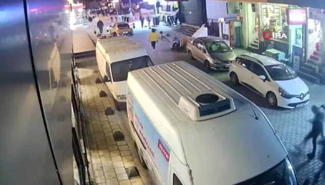 Küçükçekmece’de bıçaklı kavga kamerada