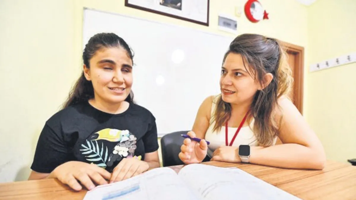 Görme engelli Nazalin liseyi birincilikle bitirdi: Üniversite hayalini gerçekleştirdi