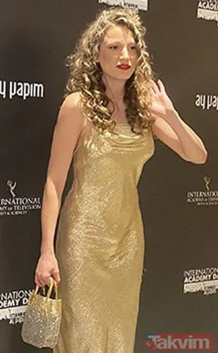 Serenay Sarıkaya'nın bitmek bilmeyen tatilinden olay pozlar "Serenay olsan da çatlakların oluyor" Ayaklarıyla günlerce konuşulmuştu - 4