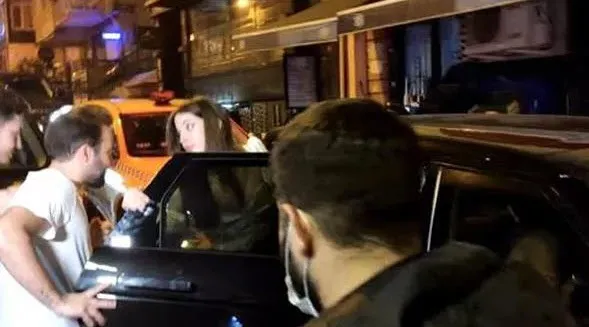 Defne Samyeli'nin kızı Derin Talu reşit olur olmaz iyice soyundu! Artık sınırı yok yaşından büyük göstermekte ısrarcı olan Derin...-4