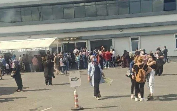 chpli-ibbden-koronaviruse-davetiye-tedbir-almadan-vatandaslari-bir-araya-topladi-1600712518924.jpeg CHP'li İBB'den koronavirüse davetiye! Tedbir almadan vatandaşları bir araya topladı...-2