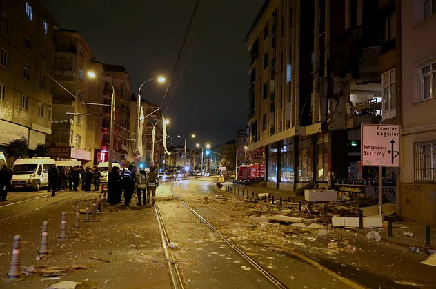 İstanbul'da facia ucuz atlatıldı! Ortalık savaş alanına döndü