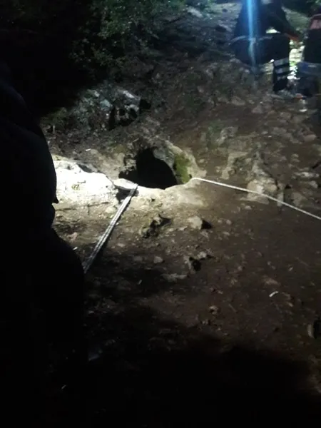 Son dakika... Bursa'nın İznik ilçesinde mağarada can pazarı! Defineciler mahsur kaldı-1