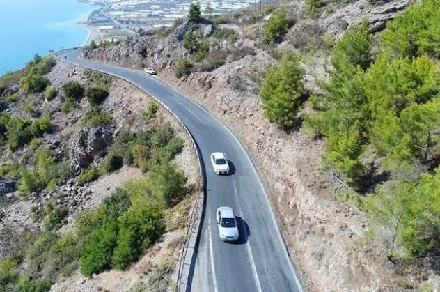 Bakan Turhan açıkladı: Akdeniz Sahil Yolu akıllanıyor